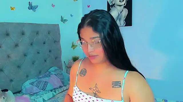 Snapshot of mabellfox chatting on December 2024 04:43:01 PM mabellfox online show from December 2024 04:43:01 PM