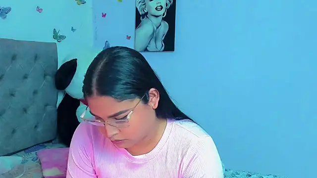 Snapshot of mabellfox chatting on February 2025 06:27:02 PM mabellfox online show from February 2025 06:27:02 PM