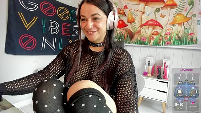 LovelyAzucena online show from November 2025 01:56:02 PM