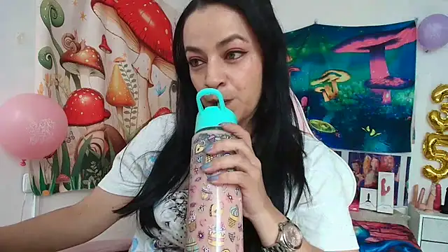 LovelyAzucena online show from May 2026 01:51:02 PM