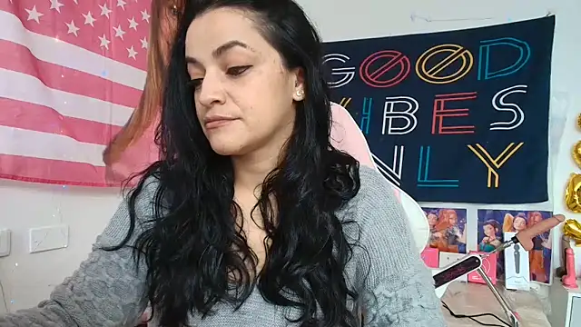 LovelyAzucena online show from June 2026 03:18:01 PM