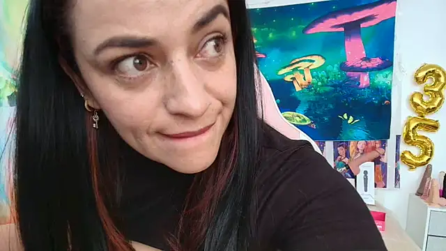 LovelyAzucena online show from June 2026 03:05:01 PM