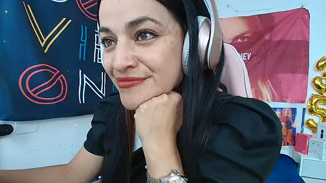 LovelyAzucena online show from July 2026 07:39:01 PM
