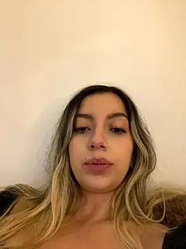 Snapshot of mari_ana02 chatting on October 2025 09:57:01 PM mari ana02 online show from October 2025 09:57:01 PM