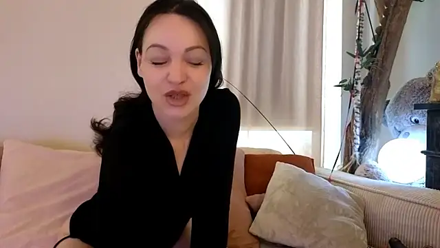 Lilie romeo online show from May 2026 10:36:01 AM
