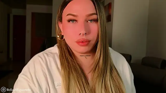 Snapshot of IsabellaFigueredo__ chatting on April 2026 11:20:01 AM IsabellaFigueredo online show from April 2026 11:20:01 AM