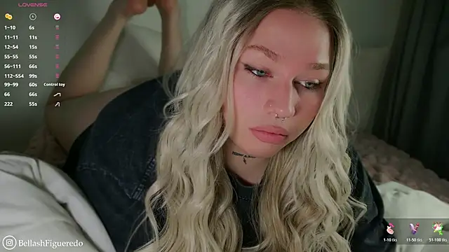 Snapshot of IsabellaFigueredo__ chatting on May 2026 12:42:01 PM IsabellaFigueredo online show from May 2026 12:42:01 PM