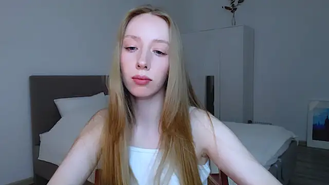 Luna insniity online show from February 2025 10:54:01 PM