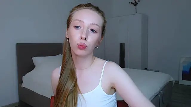 Luna insniity online show from February 2025 09:59:01 PM