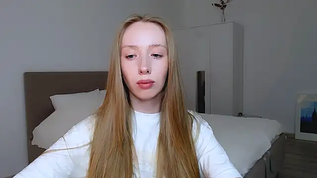 Luna insniity online show from February 2025 10:53:01 PM