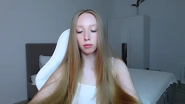 Luna insniity online show from September 2025 08:08:01 PM