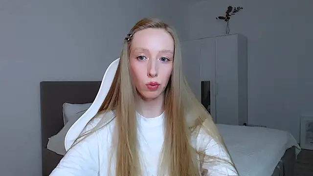 Luna insniity online show from September 2025 07:57:02 PM