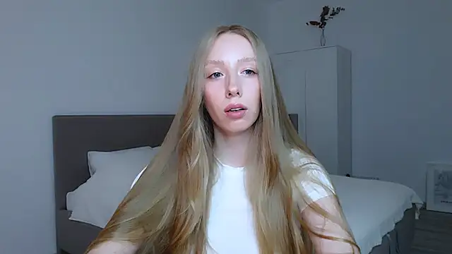 Luna insniity online show from September 2025 08:23:01 PM