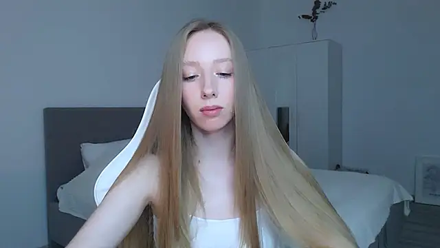 Luna insniity online show from October 2025 08:39:01 PM