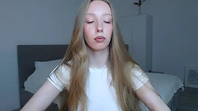 Luna insniity online show from October 2025 08:39:02 PM