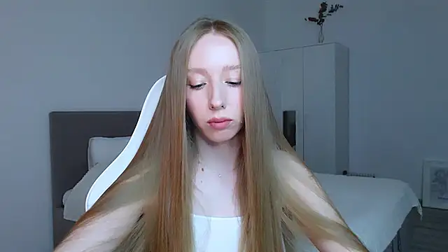 Luna insniity online show from October 2025 07:58:01 PM