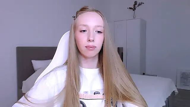 Luna insniity online show from November 2025 08:24:02 PM