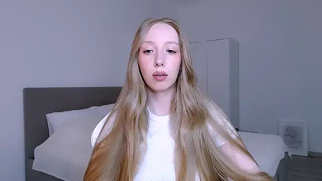 Luna insniity online show from February 2026 09:44:02 PM