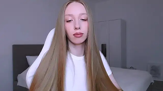 Luna insniity online show from March 2026 08:45:01 PM