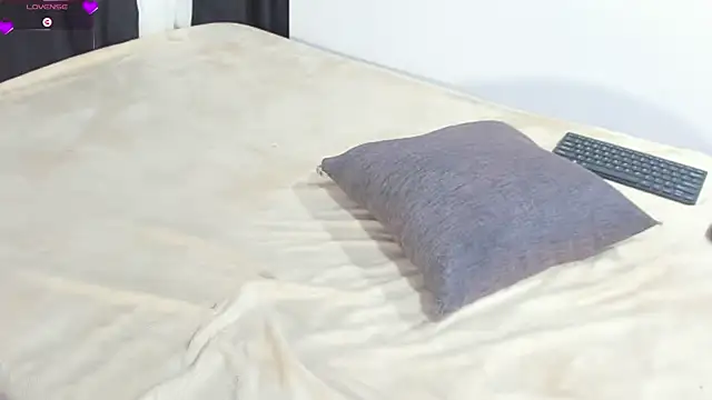 Snapshot of Yummy_squirter chatting on March 2025 03:43:01 AM Yummy squirter online show from March 2025 03:43:01 AM