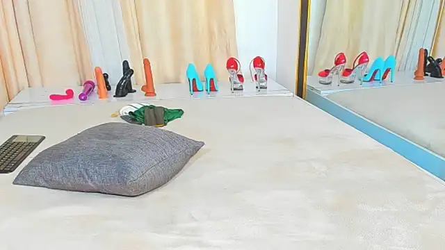 Yummy squirter online show from October 2025 12:26:01 AM