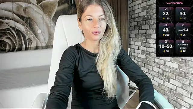 Eva Melow online show from September 2025 01:56:01 PM