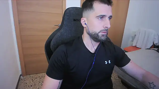 Snapshot of alex877x chatting on October 2025 08:35:02 AM alex877x online show from October 2025 08:35:02 AM