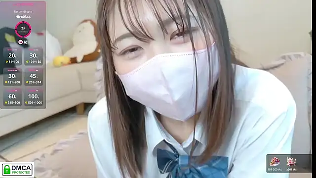 Snapshot of SUZU_ chatting on November 2025 12:11:02 AM SUZU online show from November 2025 12:11:02 AM