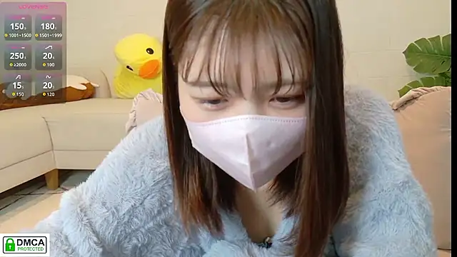 Snapshot of SUZU_ chatting on November 2025 10:08:02 PM SUZU online show from November 2025 10:08:02 PM