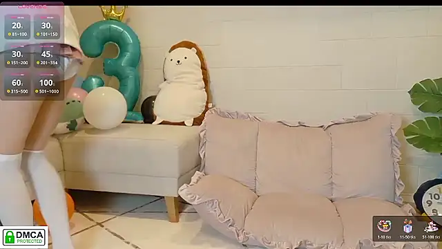 Snapshot of SUZU_ chatting on November 2025 12:09:02 PM SUZU online show from November 2025 12:09:02 PM