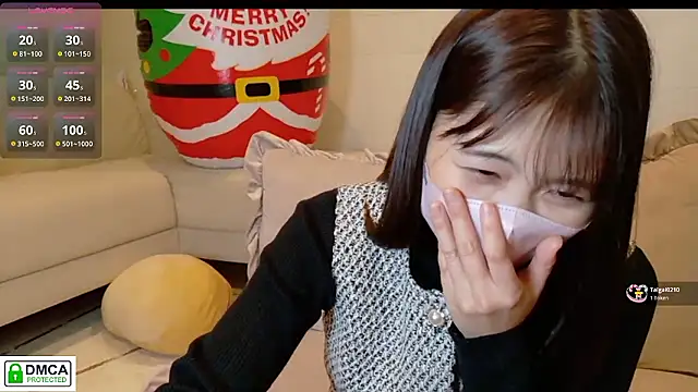 Snapshot of SUZU_ chatting on December 2025 01:05:02 PM SUZU online show from December 2025 01:05:02 PM