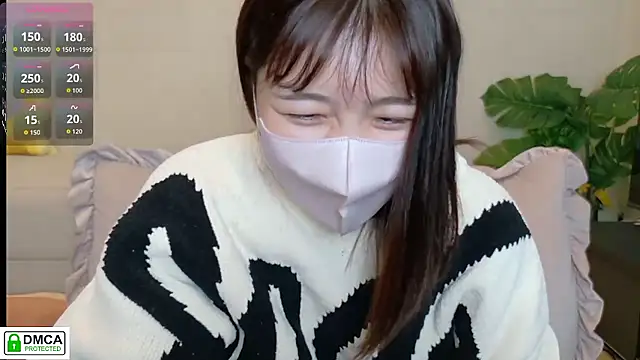 Snapshot of SUZU_ chatting on February 2026 01:20:02 AM SUZU online show from February 2026 01:20:02 AM