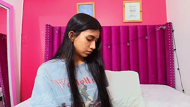 littlee emilyy  online show from January 2025 02:48:02 AM