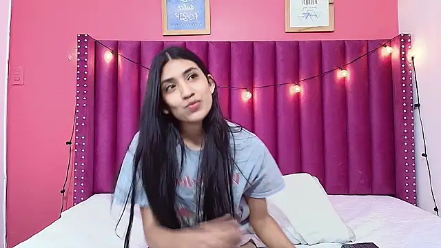 littlee emilyy  online show from January 2025 05:59:02 AM