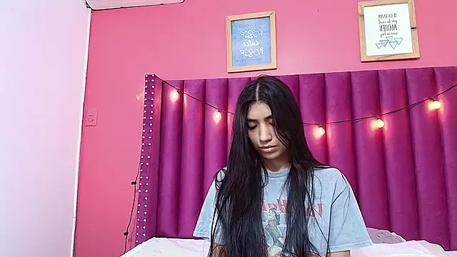 littlee emilyy  online show from January 2025 09:02:01 AM