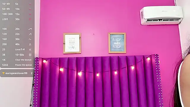 littlee emilyy  online show from February 2025 03:01:02 AM