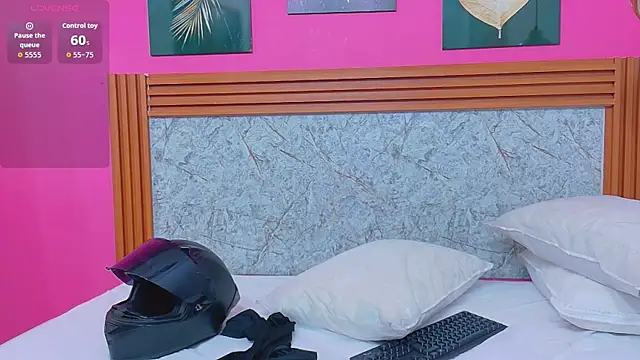 littlee emilyy  online show from June 2026 12:40:02 PM