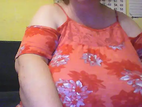 Snapshot of Nataliesbestjuggs chatting on May 2026 06:09:01 PM Nataliesbestjuggs online show from May 2026 06:09:01 PM