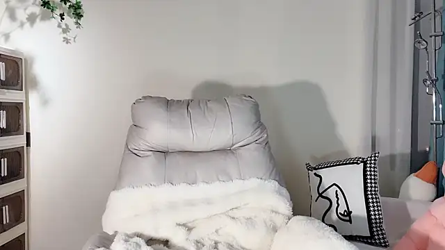 lvy-w online show from February 2025 04:58:01 PM