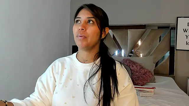 sharlott18 online show from December 2024 02:22:01 PM