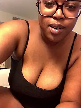 Snapshot of SweetHoneyBunz chatting on January 2026 04:51:01 AM SweetHoneyBunz online show from January 2026 04:51:01 AM