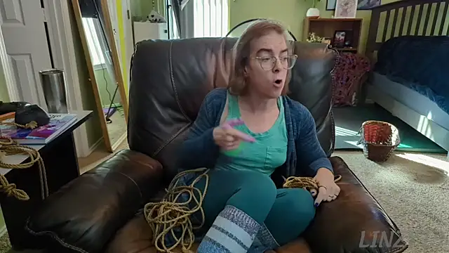 Linzy 19 online show from December 2024 05:02:01 PM