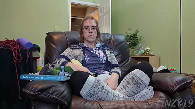 Linzy 19 online show from January 2025 06:16:01 PM