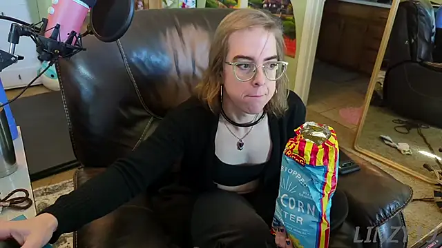 Linzy 19 online show from February 2025 07:30:01 PM