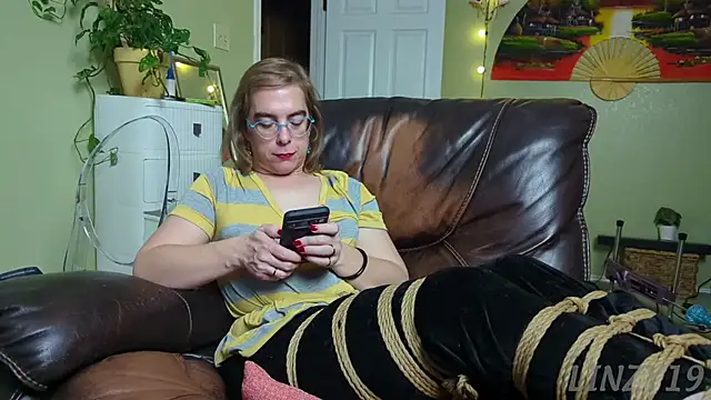 Linzy 19 online show from September 2025 03:38:02 AM