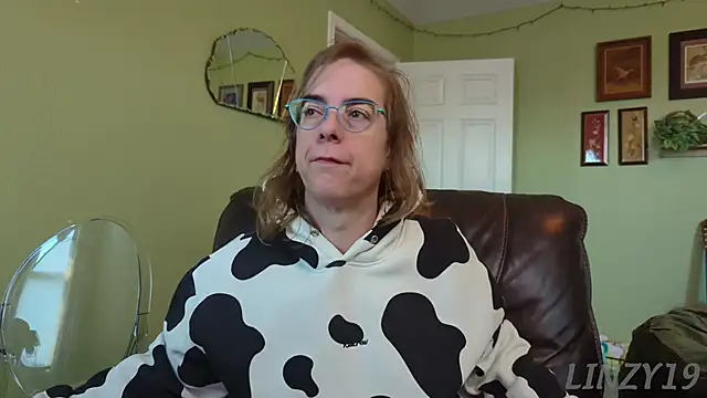 Linzy 19 online show from November 2025 02:50:01 PM