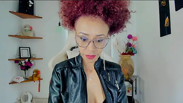 Snapshot of ScarlettMalbec chatting on December 2024 10:29:01 PM ScarlettMalbec online show from December 2024 10:29:01 PM