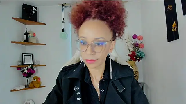 Snapshot of ScarlettMalbec chatting on December 2024 10:39:02 PM ScarlettMalbec online show from December 2024 10:39:02 PM