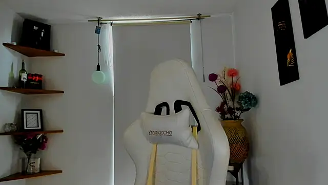 Snapshot of ScarlettMalbec chatting on January 2025 07:40:01 PM ScarlettMalbec online show from January 2025 07:40:01 PM