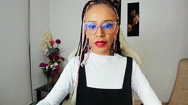 Snapshot of ScarlettMalbec chatting on February 2025 12:19:02 AM ScarlettMalbec online show from February 2025 12:19:02 AM